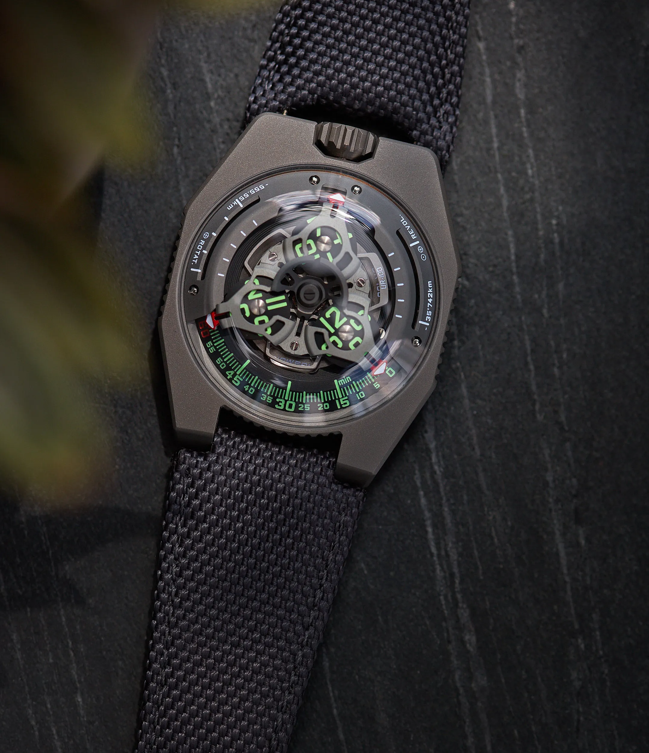 UR-100 Gunmetal | Wandering Hours | Steel